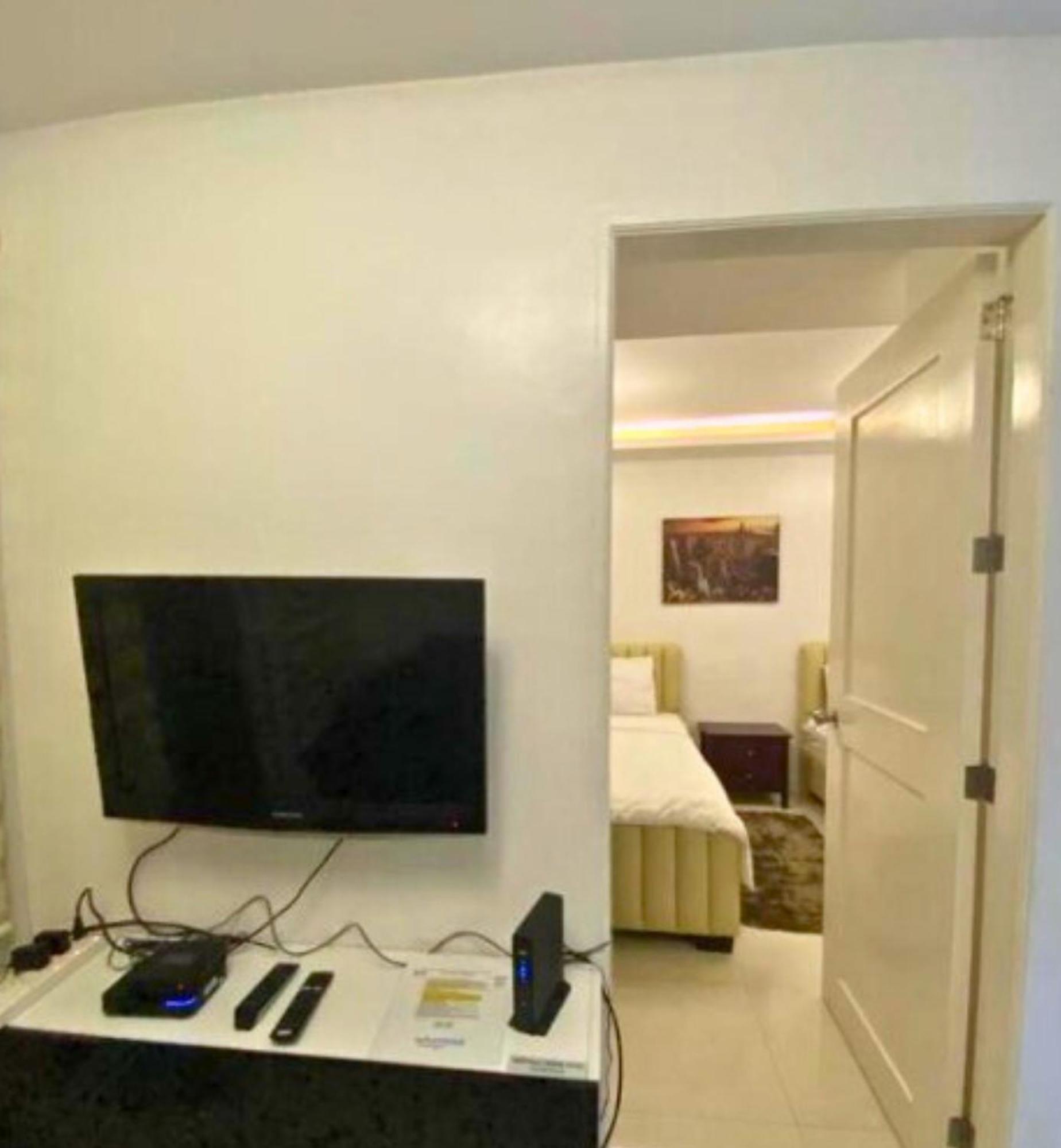 Near Us Embassy X Free Unlimited Pool, Massage & Sauna Access X Promo This Month! Explore Deluxe Studio W Balcony In Manila Perfectly Situated Near Naia Airport, Heart Of Manila Updated 2025 Price For Your Unforgettable Ultimate Staycation Experience Esterno foto